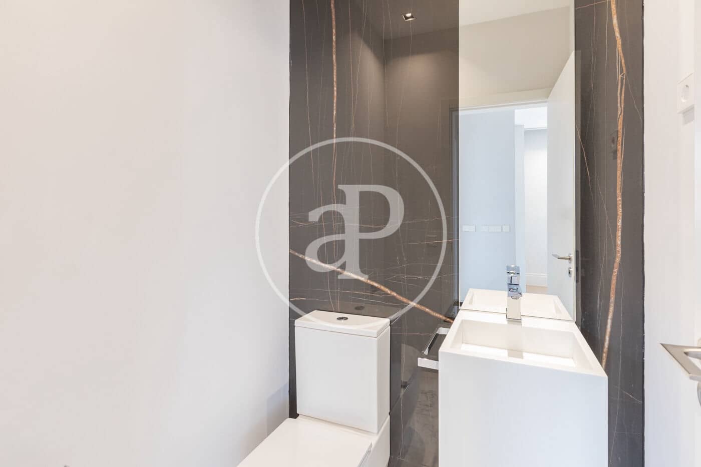 Apartment for sale in Madrid city with pool - € 1,795,000 (Ref: 8986980)