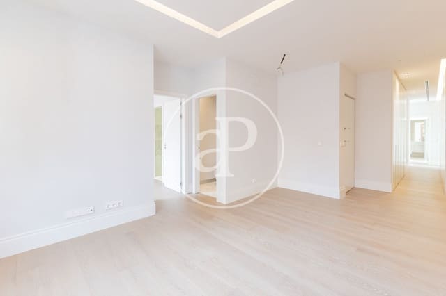 Leilighet til salgs i Almagro, Madrid by med svømmebasseng - € 1 795 000 (Ref: 8986980)