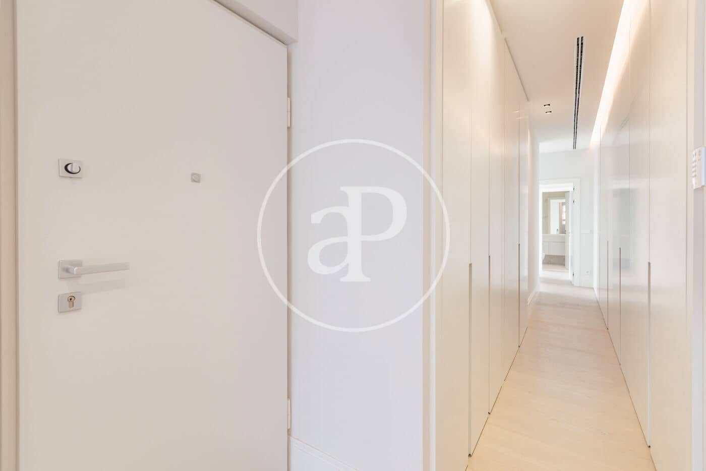 Apartment for sale in Madrid city with pool - € 1,795,000 (Ref: 8986980)