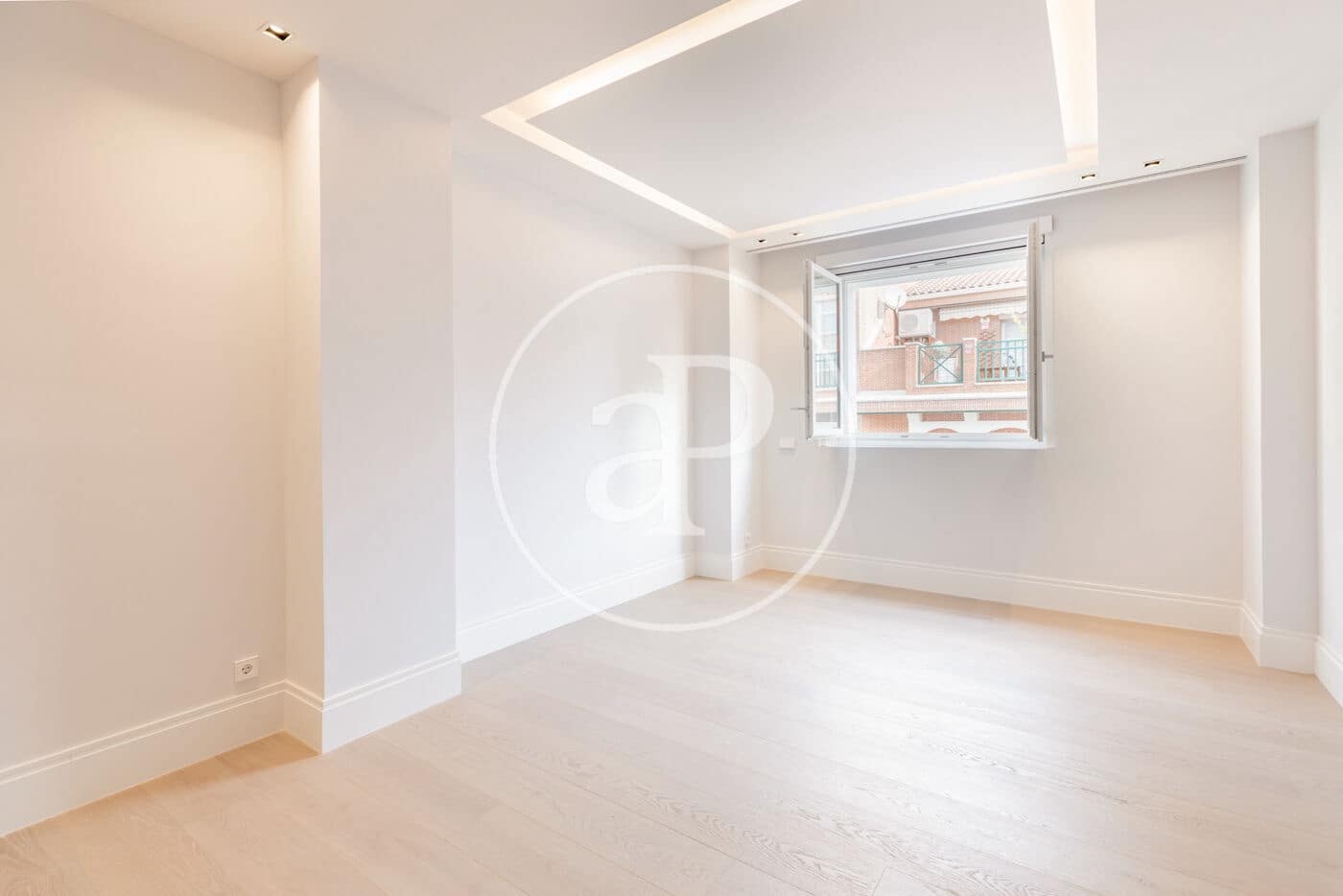 Apartment for sale in Madrid city with pool - € 1,795,000 (Ref: 8986980)