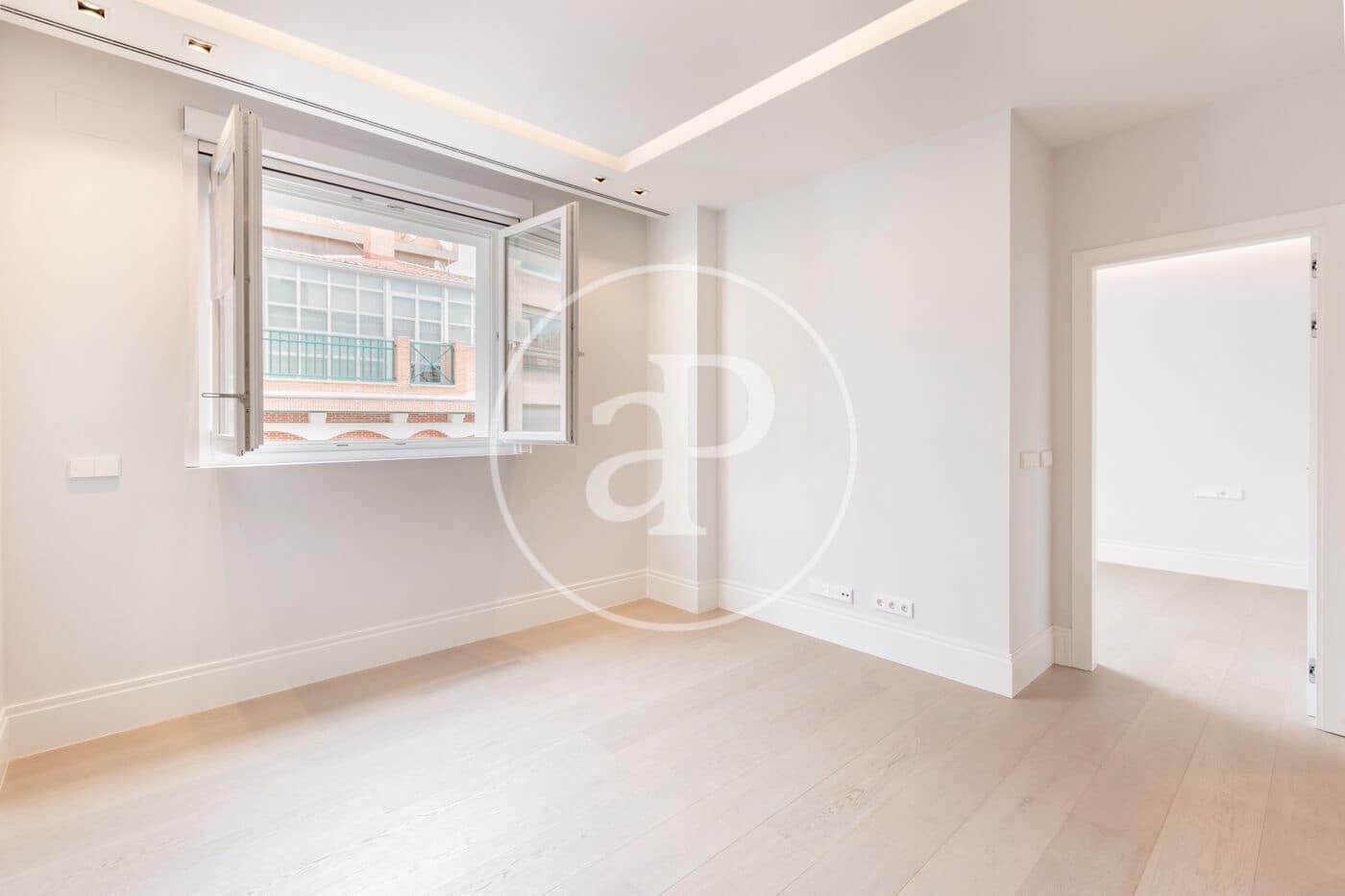 Apartment for sale in Madrid city with pool - € 1,795,000 (Ref: 8986980)