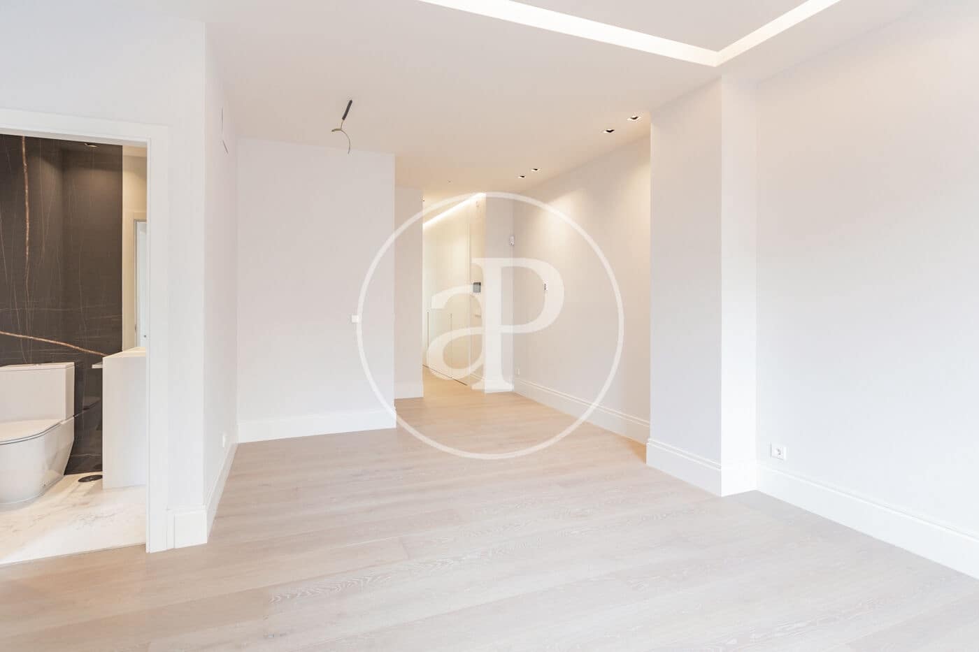 Apartment for sale in Madrid city with pool - € 1,795,000 (Ref: 8986980)