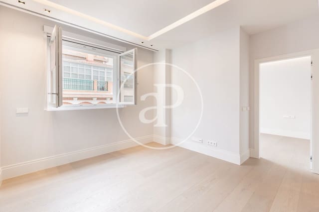 Leilighet til salgs i Almagro, Madrid by med svømmebasseng - € 1 795 000 (Ref: 8986980)