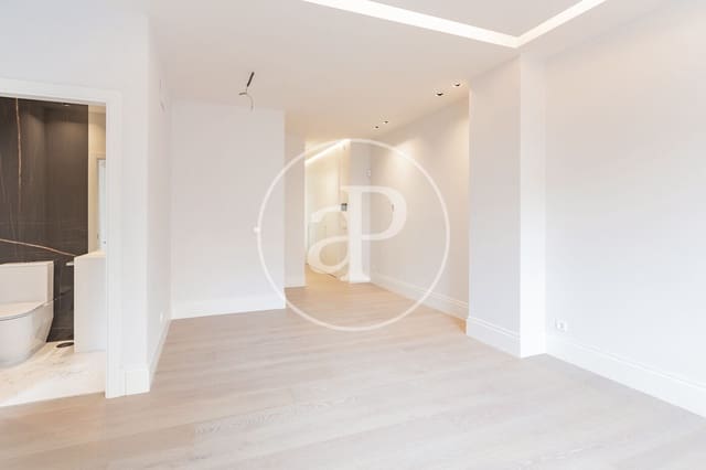 Leilighet til salgs i Almagro, Madrid by med svømmebasseng - € 1 795 000 (Ref: 8986980)