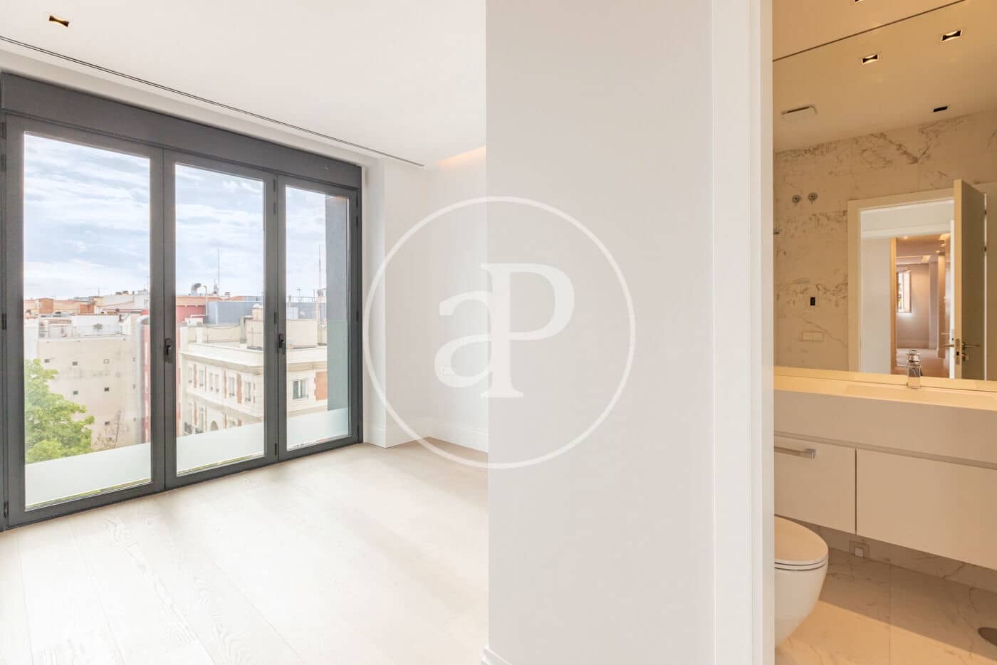 Apartment for sale in Madrid city with pool - € 1,795,000 (Ref: 8986980)