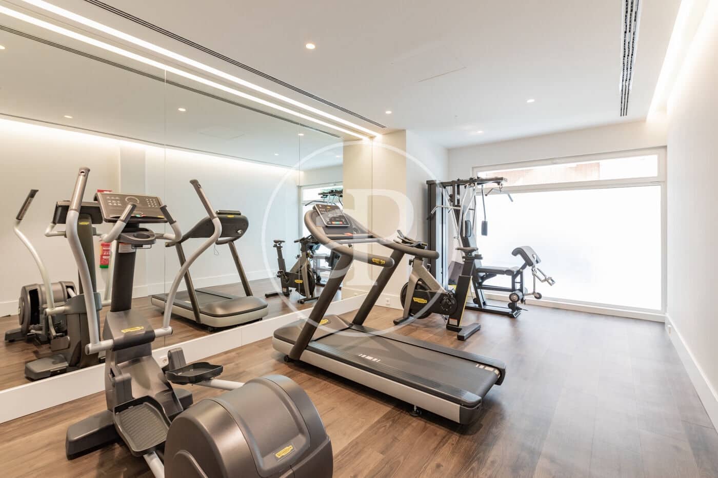 Apartment for sale in Madrid city with pool - € 1,795,000 (Ref: 8986980)