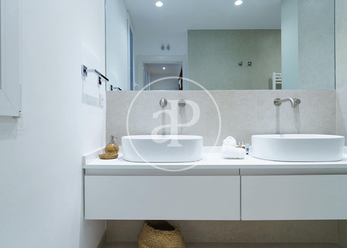 3 soveværelse Lejlighed til leje i Madrid by - € 7.500 (Ref: 8988512)