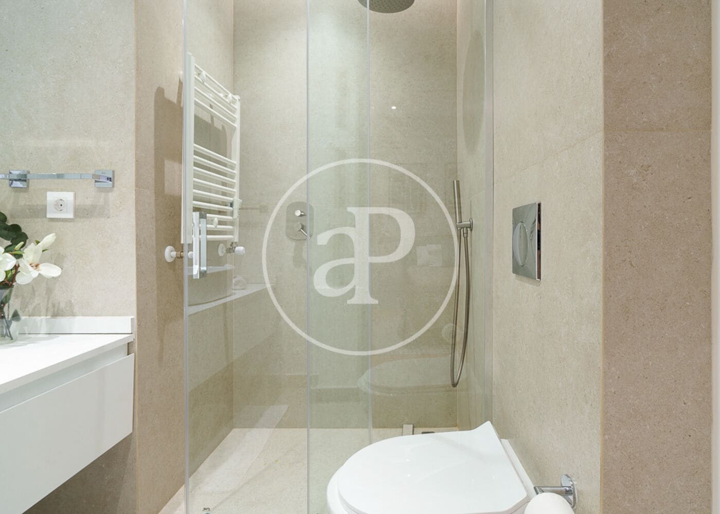 3 soveværelse Lejlighed til leje i Madrid by - € 7.500 (Ref: 8988512)