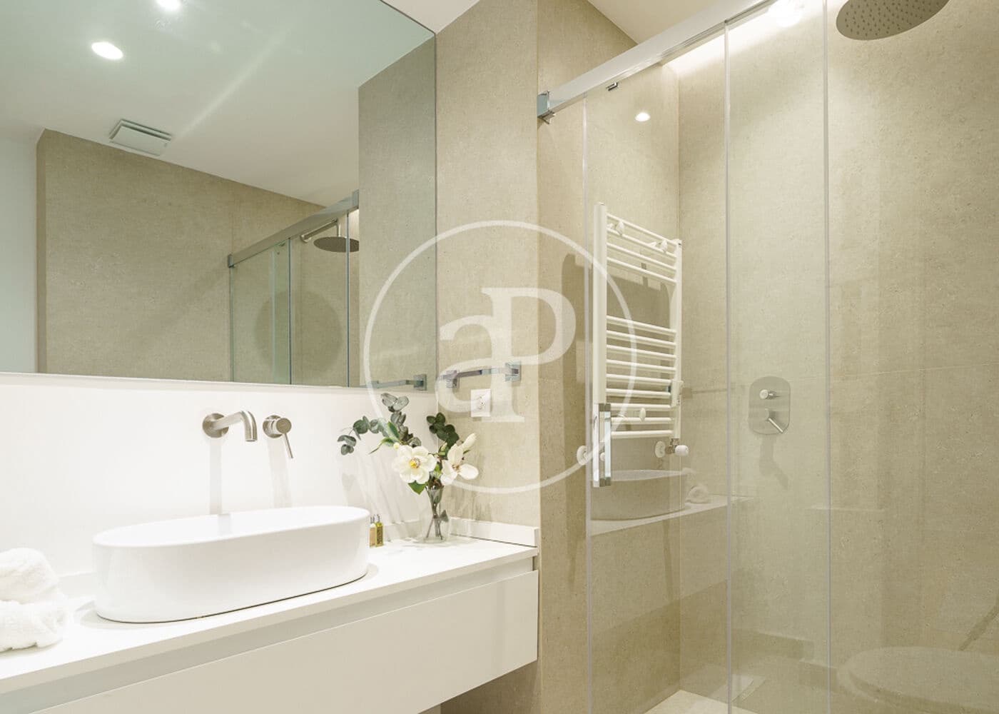 3 soveværelse Lejlighed til leje i Madrid by - € 7.500 (Ref: 8988512)