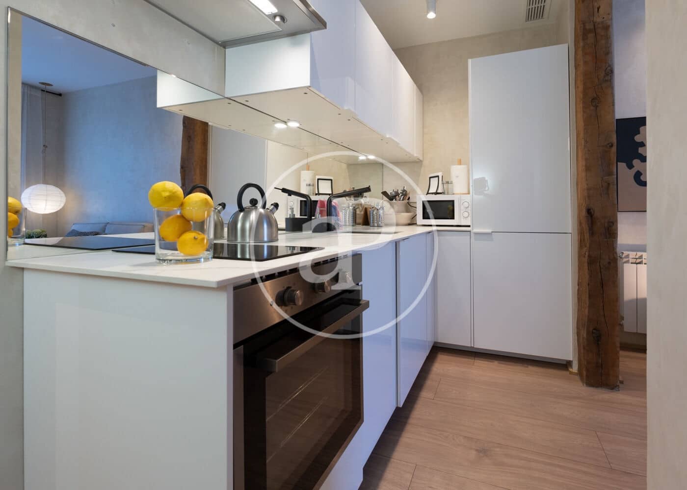 2 slaapkamer Appartement te huur in Madrid stad - € 3.400 (Ref: 8994179)