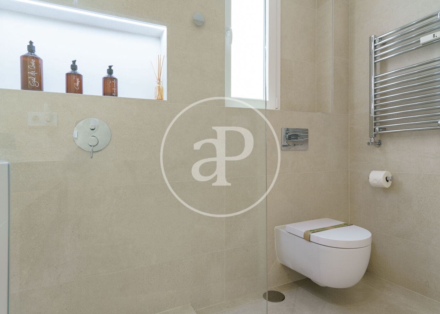 2 slaapkamer Appartement te huur in Madrid stad - € 3.700 (Ref: 8994183)