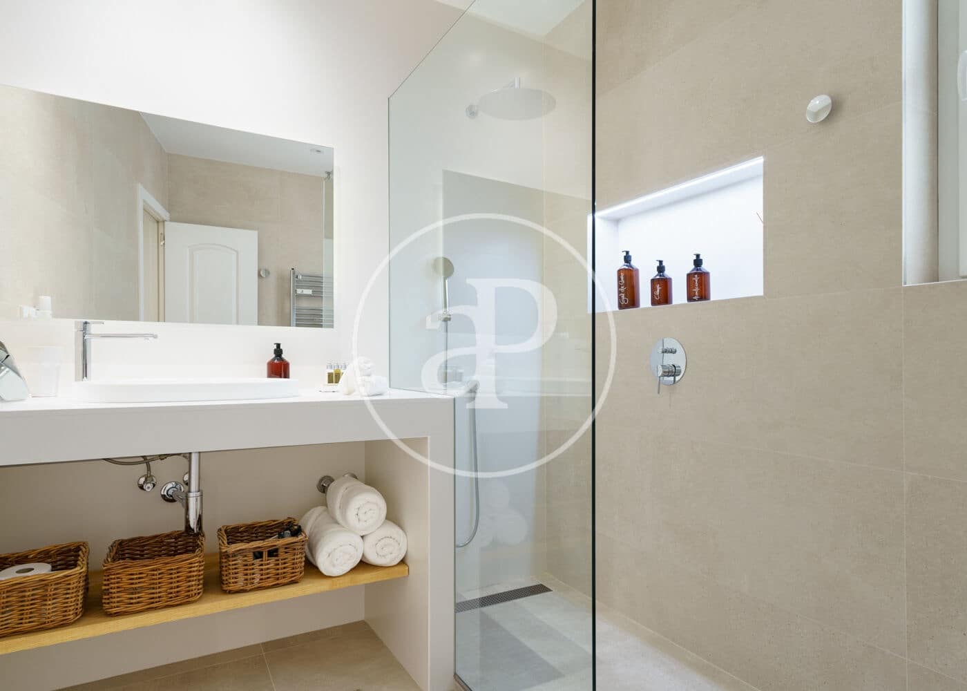 2 slaapkamer Appartement te huur in Madrid stad - € 3.700 (Ref: 8994183)