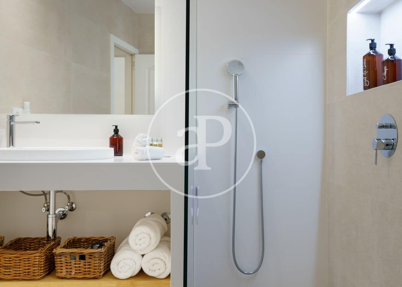 2 slaapkamer Appartement te huur in Madrid stad - € 3.700 (Ref: 8994183)