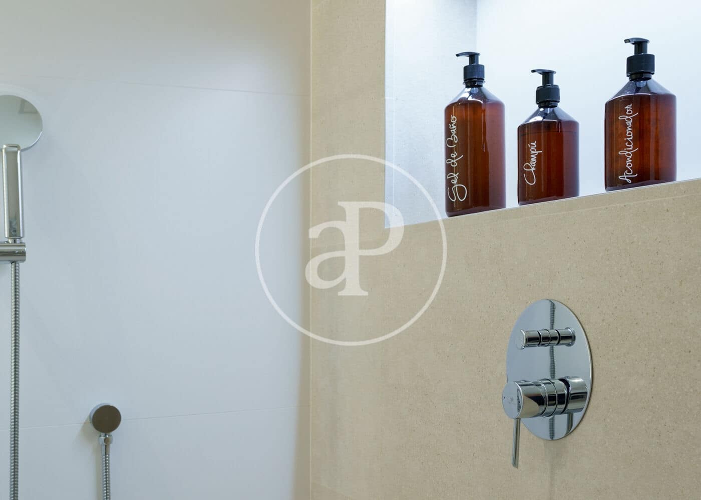 2 slaapkamer Appartement te huur in Madrid stad - € 3.700 (Ref: 8994183)