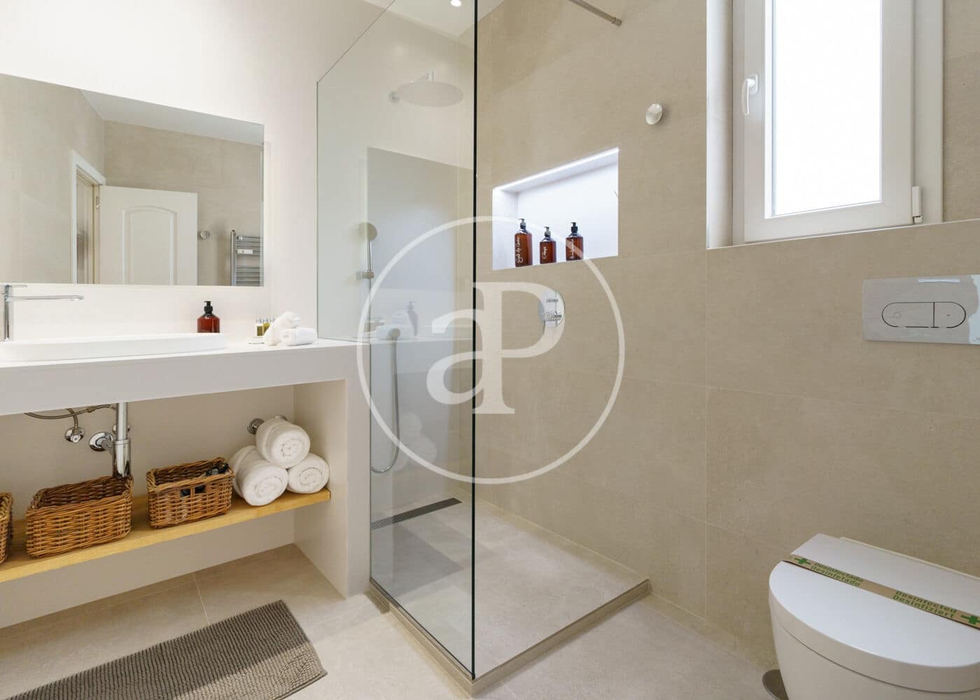 2 slaapkamer Appartement te huur in Madrid stad - € 3.700 (Ref: 8994183)