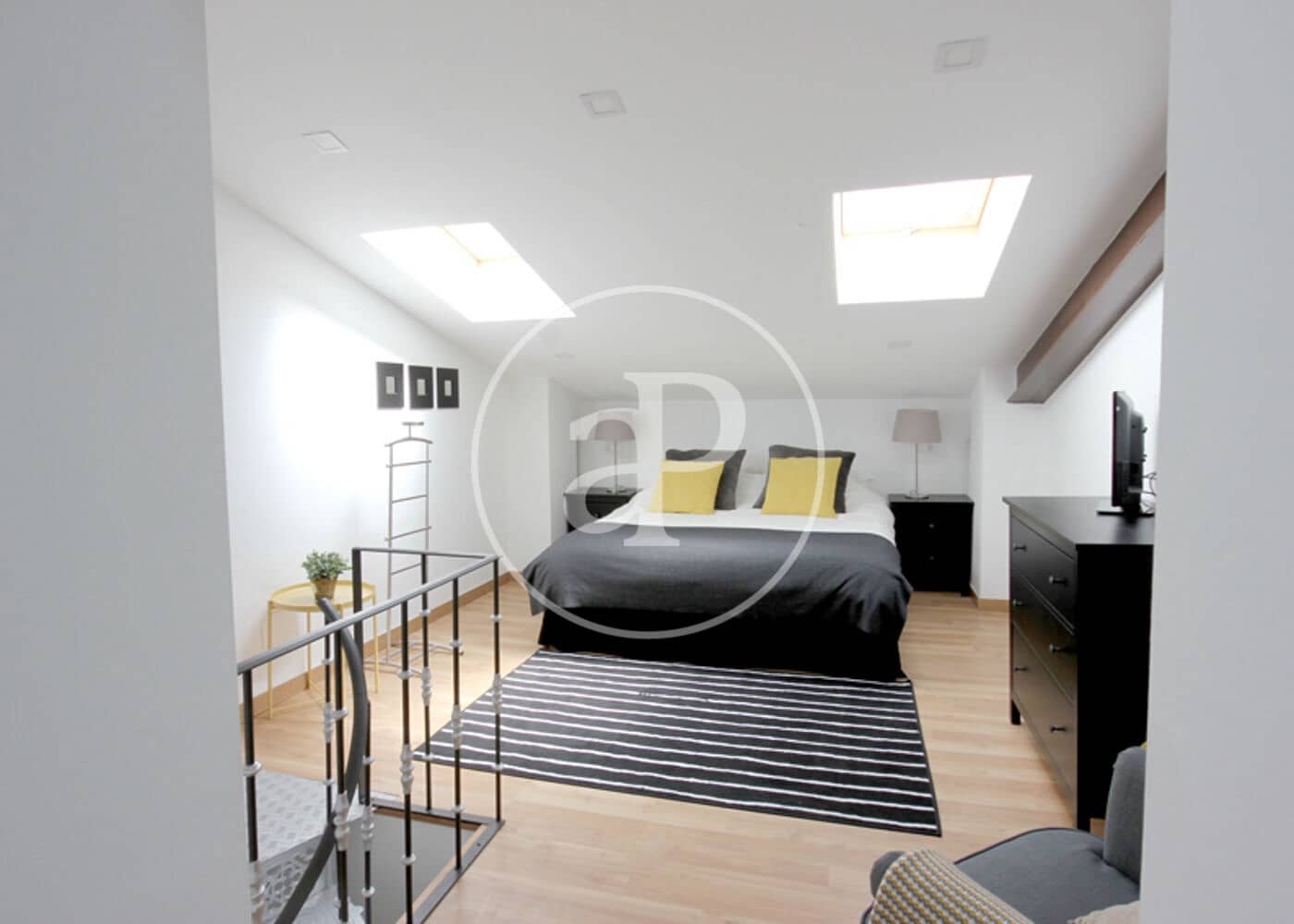 1 slaapkamer Penthouse te huur in Madrid stad - € 3.200 (Ref: 8994186)