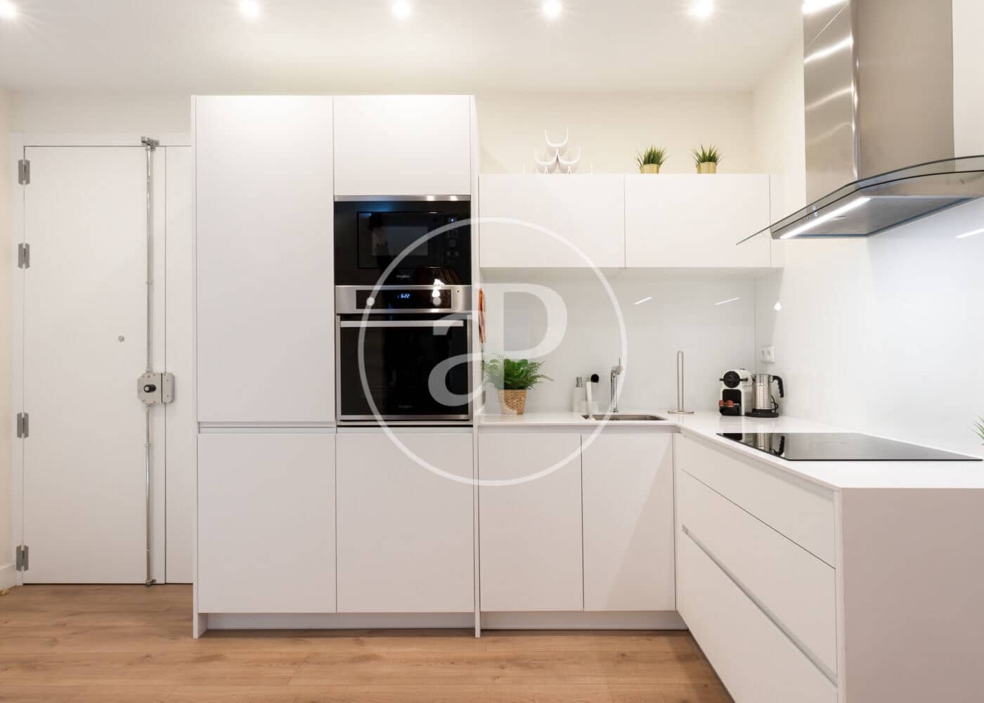 2 soveværelse Lejlighed til leje i Madrid by - € 5.500 (Ref: 8994192)