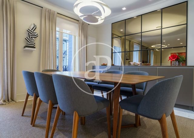 2 soveværelse Lejlighed til leje i Castellana, Madrid by - € 6.200 (Ref: 8994193)