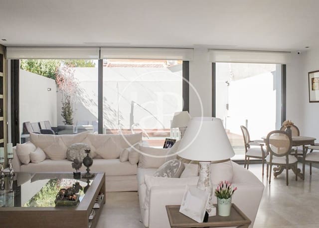 5 bedroom Villa for rent in Ciudad Jardín, Madrid city with pool - € 6,900 (Ref: 8999641)