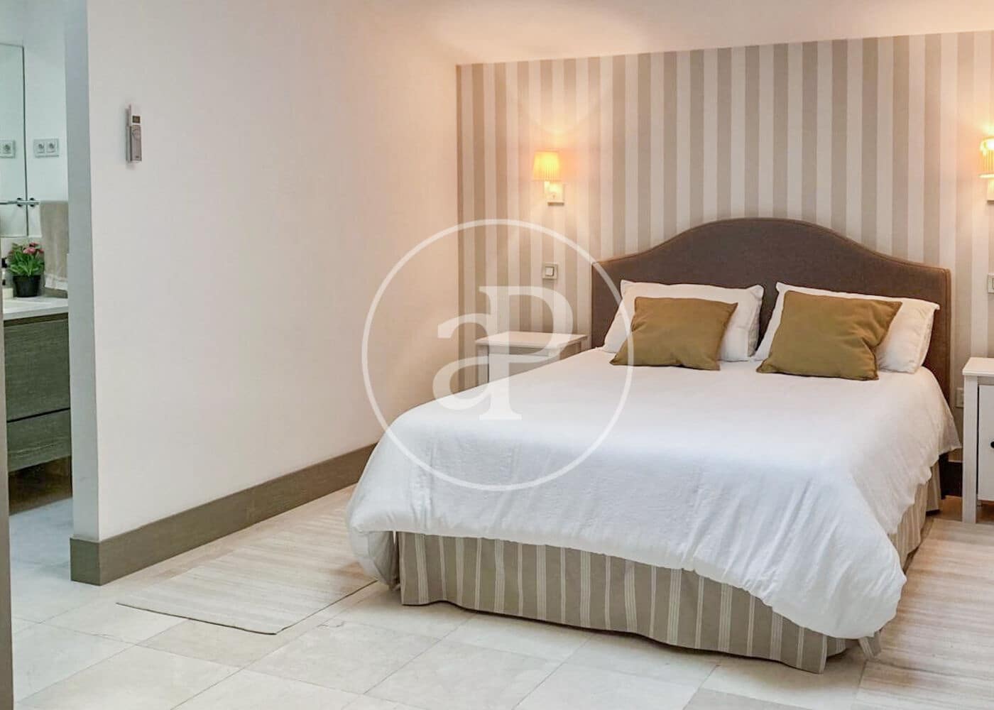 5 camera da letto Villa da affittare in Madrid citta con piscina - 6.900 € (Rif: 8999641)