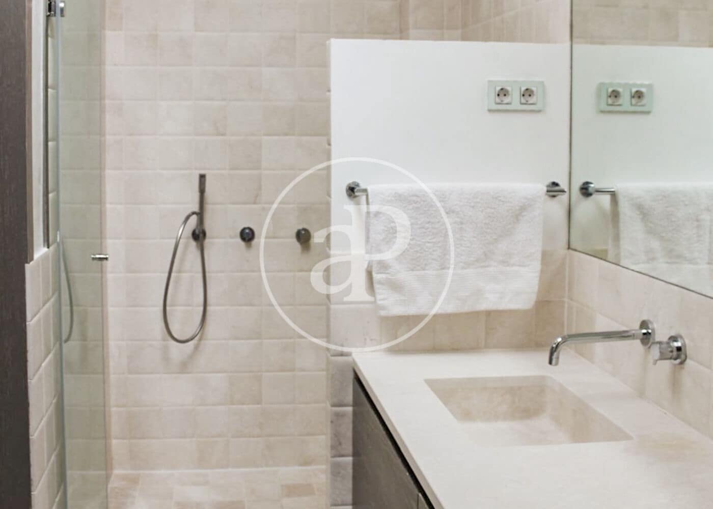 5 camera da letto Villa da affittare in Madrid citta con piscina - 6.900 € (Rif: 8999641)