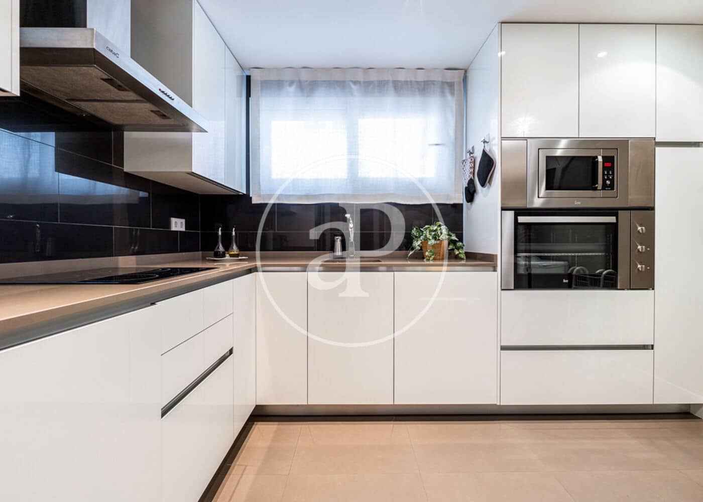 2 soveværelse Lejlighed til leje i Madrid by - € 5.900 (Ref: 8999643)