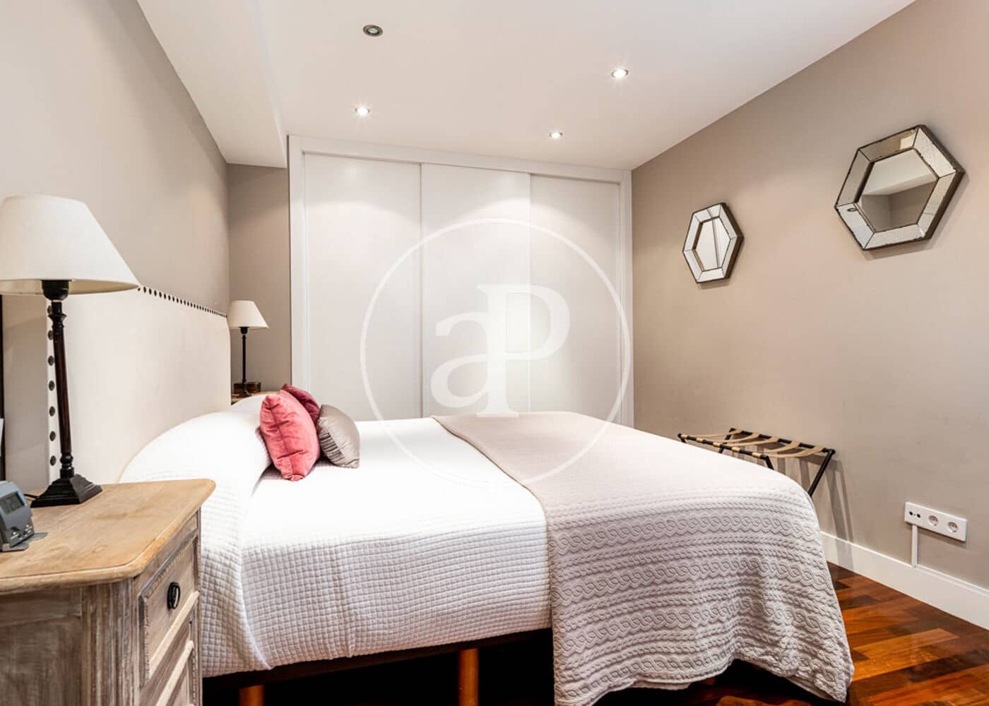 2 soveværelse Lejlighed til leje i Madrid by - € 5.900 (Ref: 8999643)