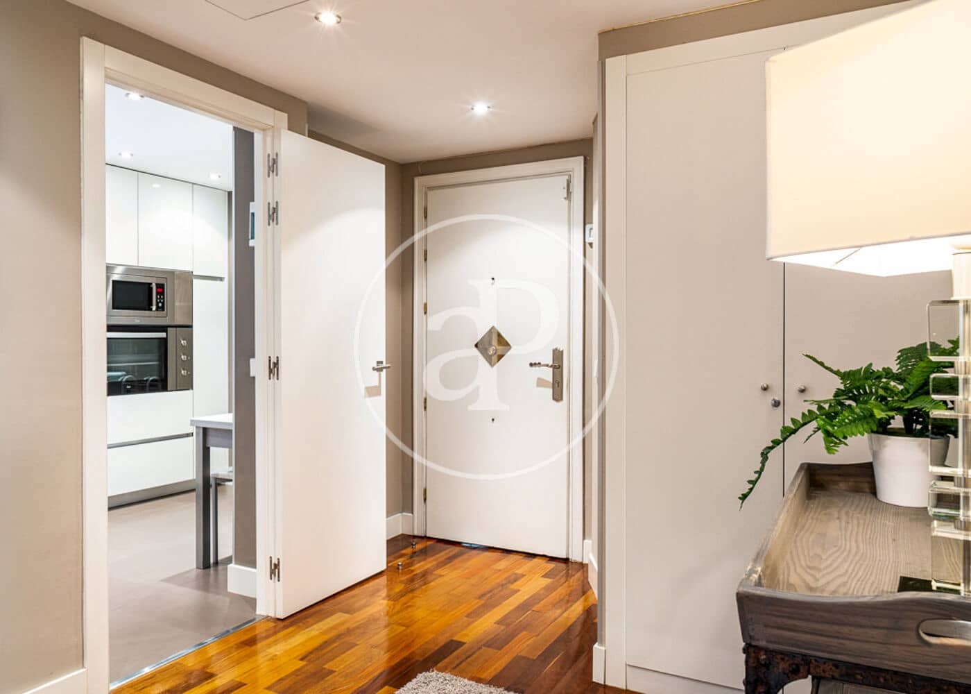 2 soveværelse Lejlighed til leje i Madrid by - € 5.900 (Ref: 8999643)