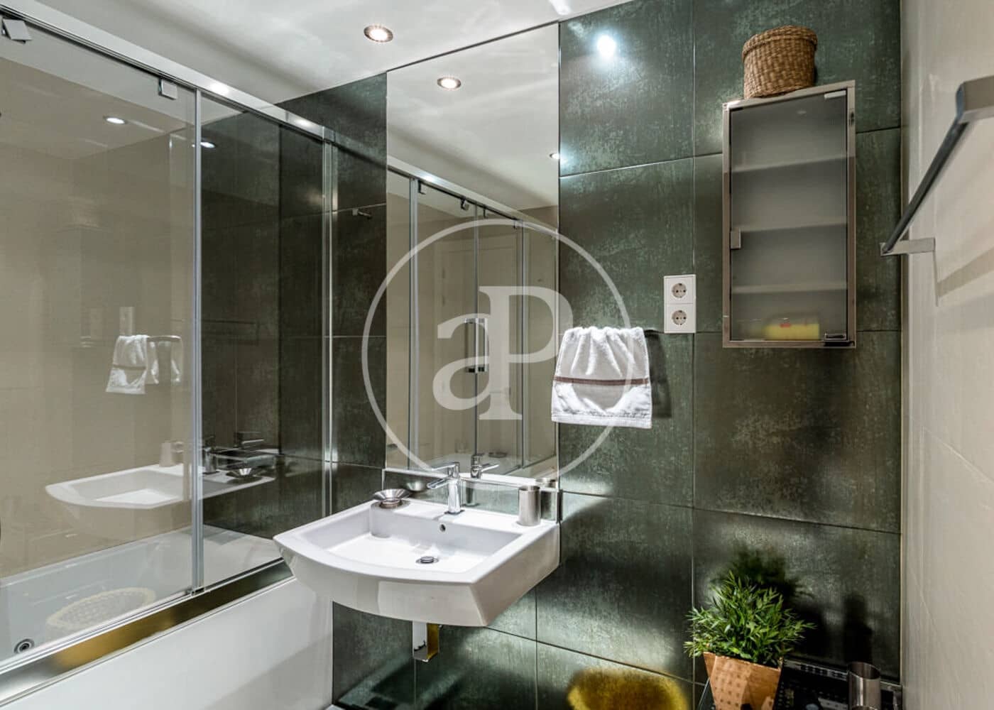 2 soveværelse Lejlighed til leje i Madrid by - € 5.900 (Ref: 8999643)