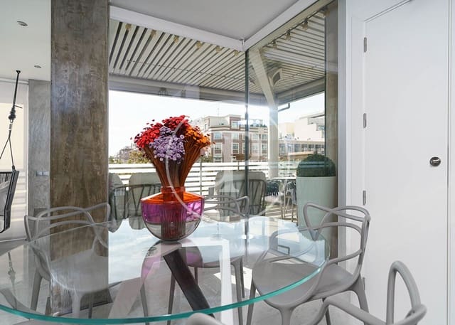 3 soveværelse Lejlighed til leje i Ciudad Jardín, Madrid by - € 6.500 (Ref: 8999645)