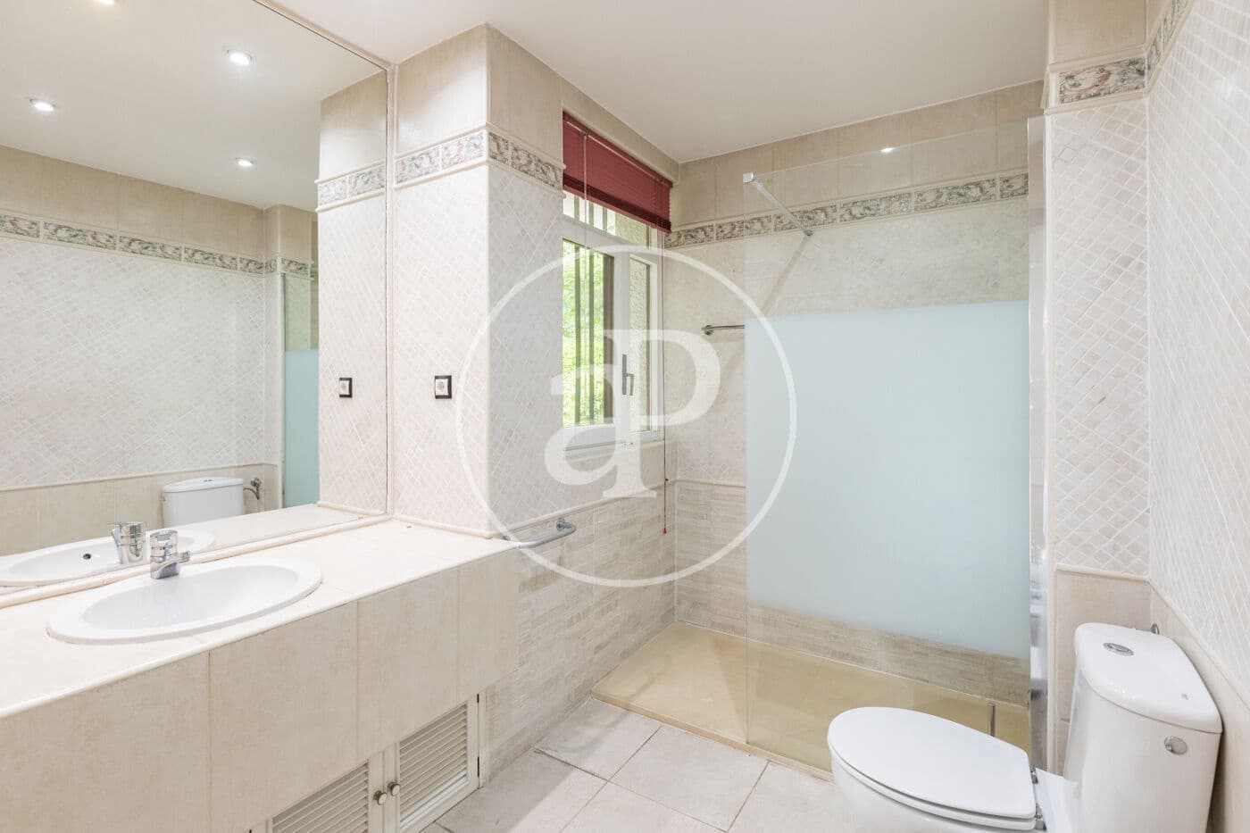 4 bedroom Villa for rent in Madrid city with pool - € 6,900 (Ref: 9001793)