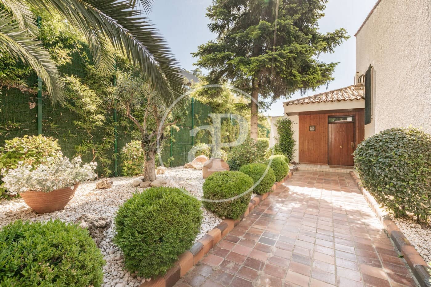 4 bedroom Villa for rent in Madrid city with pool - € 6,900 (Ref: 9001793)