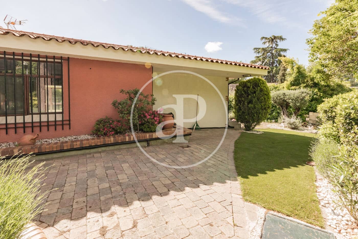 4 bedroom Villa for rent in Madrid city with pool - € 6,900 (Ref: 9001793)