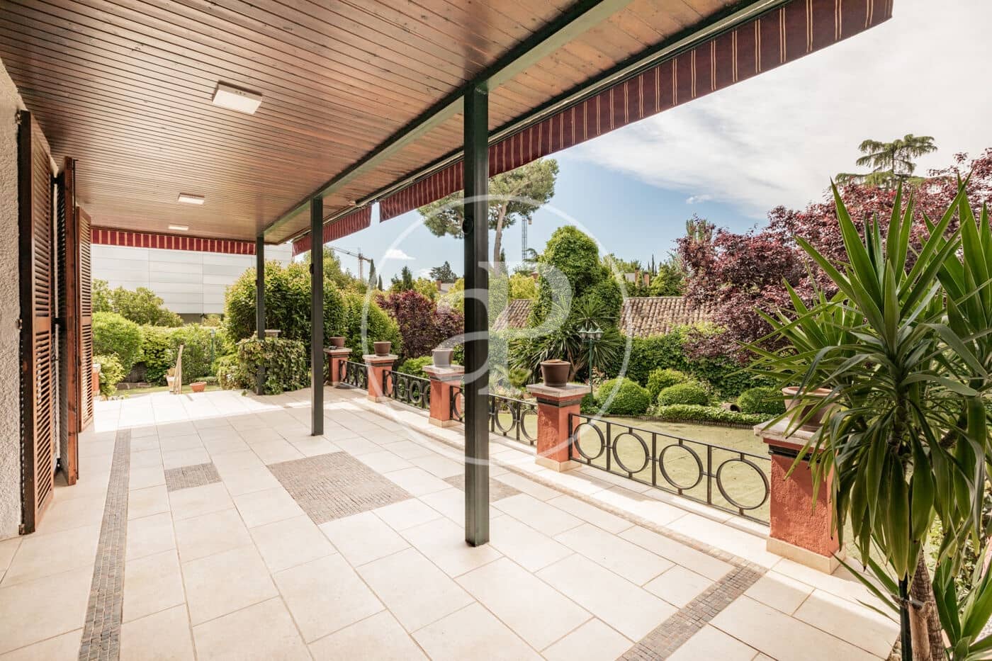 4 bedroom Villa for rent in Madrid city with pool - € 6,900 (Ref: 9001793)