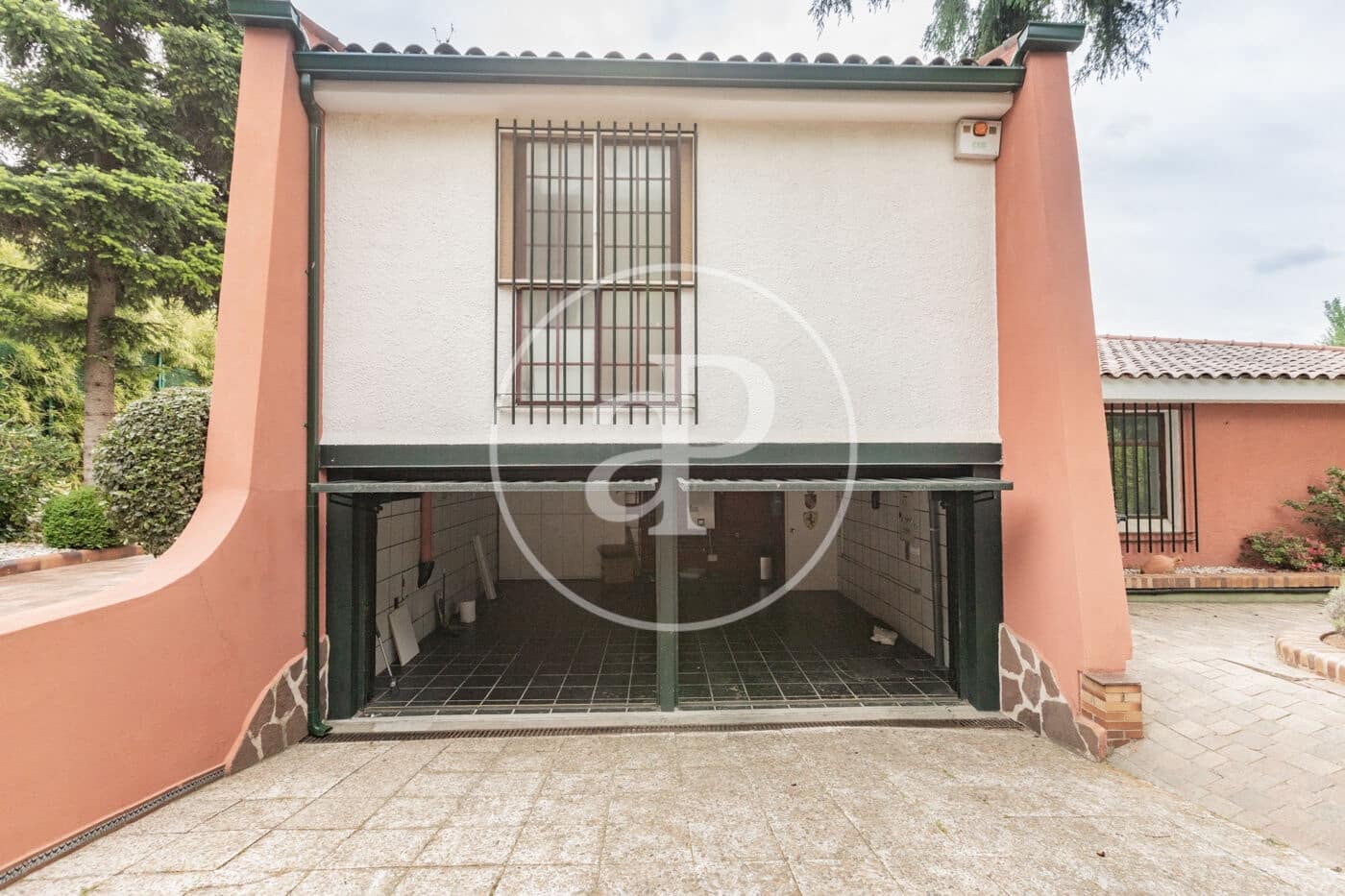 4 bedroom Villa for rent in Madrid city with pool - € 6,900 (Ref: 9001793)