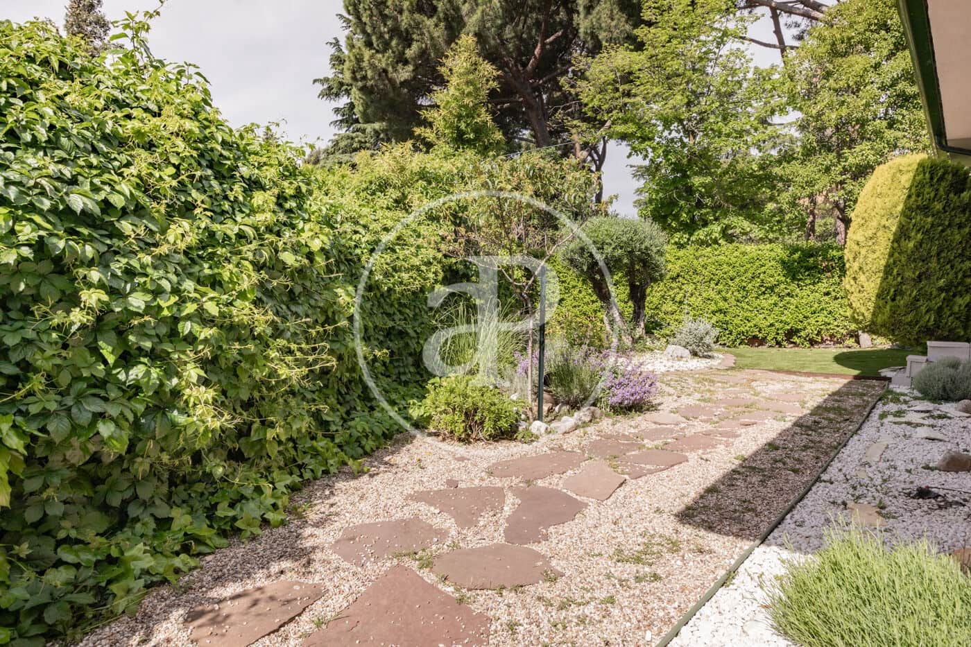 4 bedroom Villa for rent in Madrid city with pool - € 6,900 (Ref: 9001793)