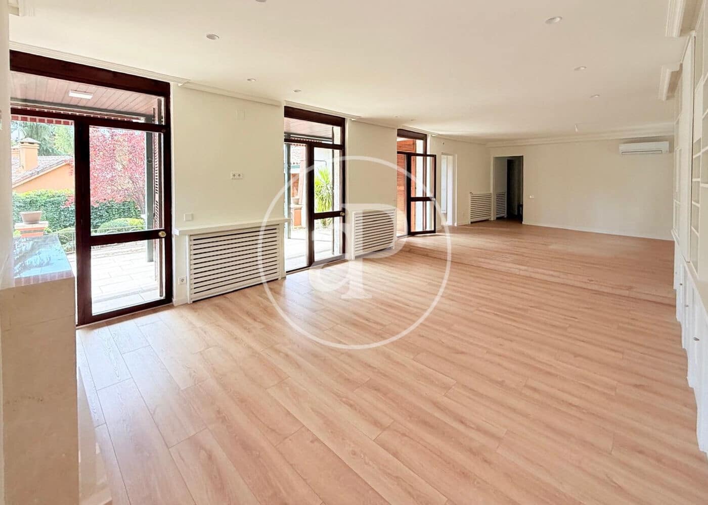 4 bedroom Villa for rent in Madrid city with pool - € 6,900 (Ref: 9001793)