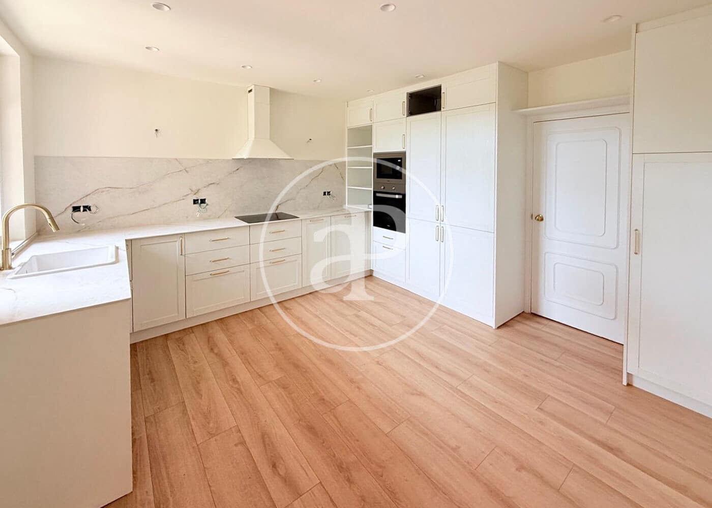 4 bedroom Villa for rent in Madrid city with pool - € 6,900 (Ref: 9001793)