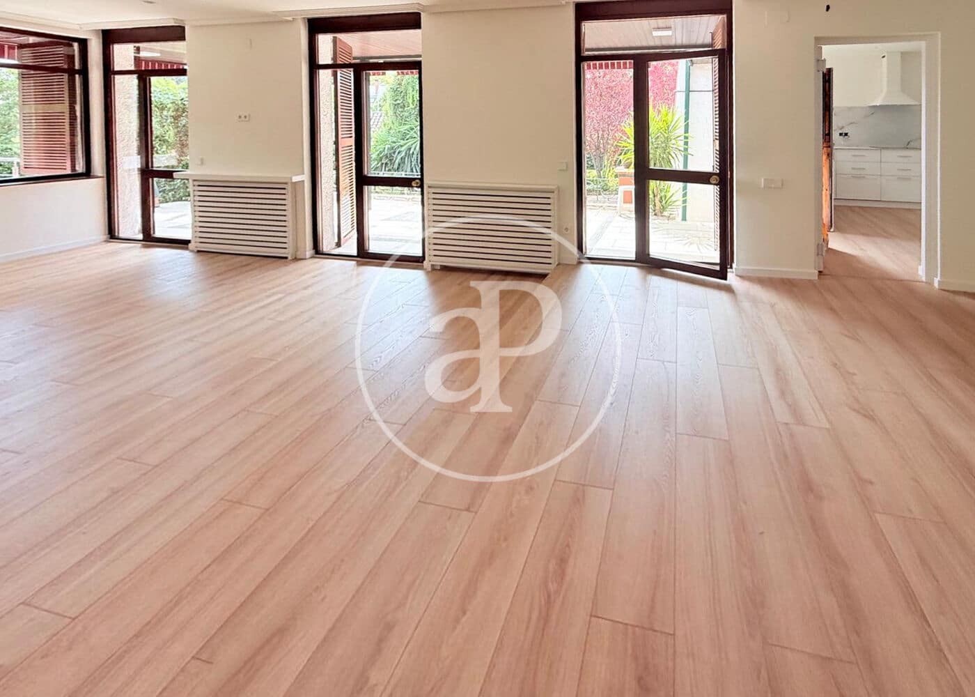 4 bedroom Villa for rent in Madrid city with pool - € 6,900 (Ref: 9001793)