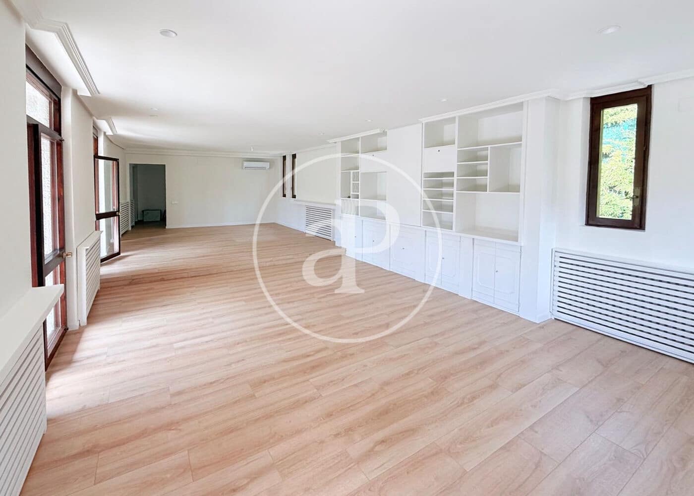 4 bedroom Villa for rent in Madrid city with pool - € 6,900 (Ref: 9001793)