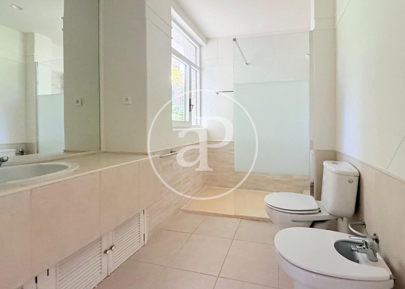 4 bedroom Villa for rent in Madrid city with pool - € 6,900 (Ref: 9001793)