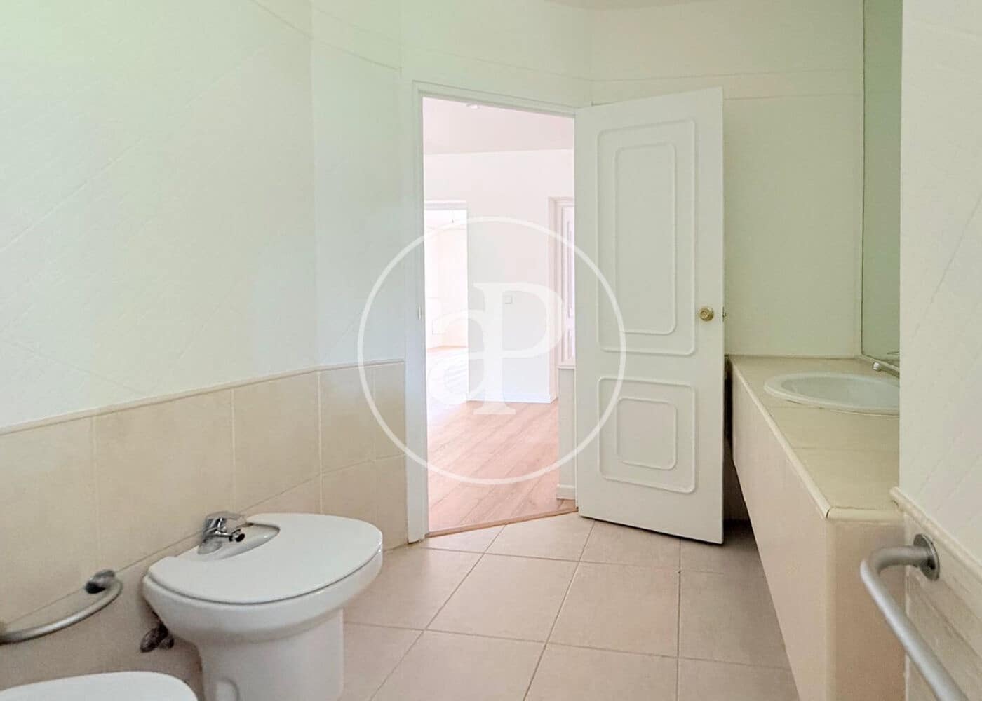 4 bedroom Villa for rent in Madrid city with pool - € 6,900 (Ref: 9001793)