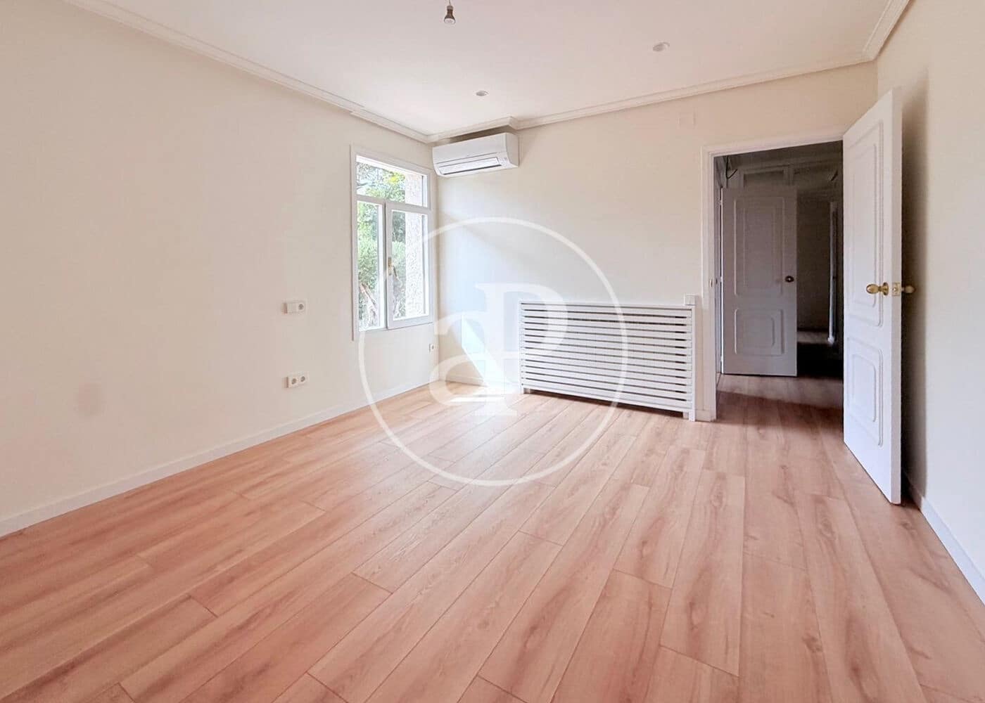 4 bedroom Villa for rent in Madrid city with pool - € 6,900 (Ref: 9001793)