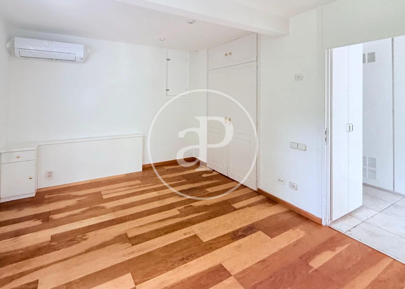 4 bedroom Villa for rent in Madrid city with pool - € 6,900 (Ref: 9001793)