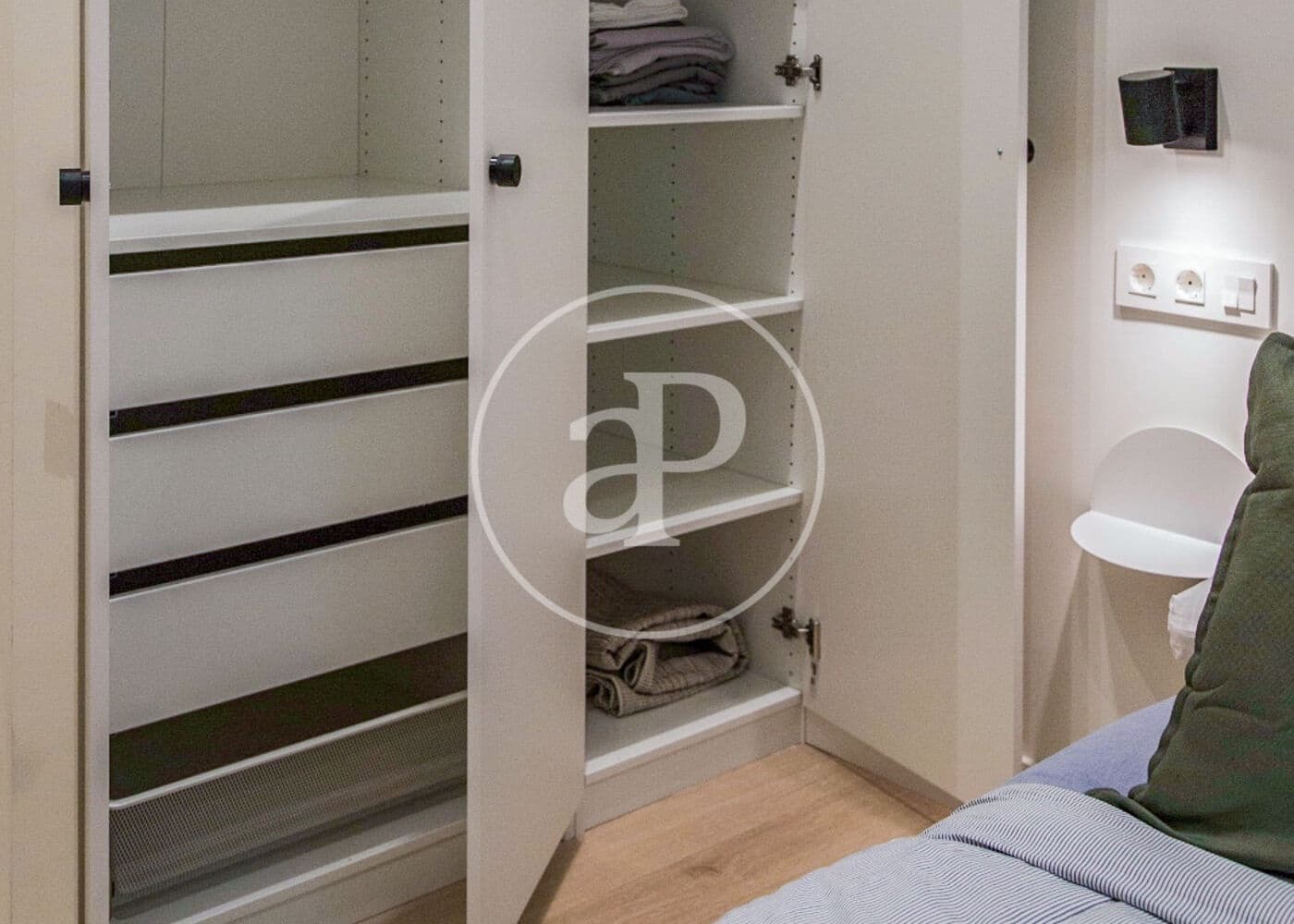 2 quarto Apartamento para arrendar em Madrid cidade - 2 500 € (Ref: 9004717)