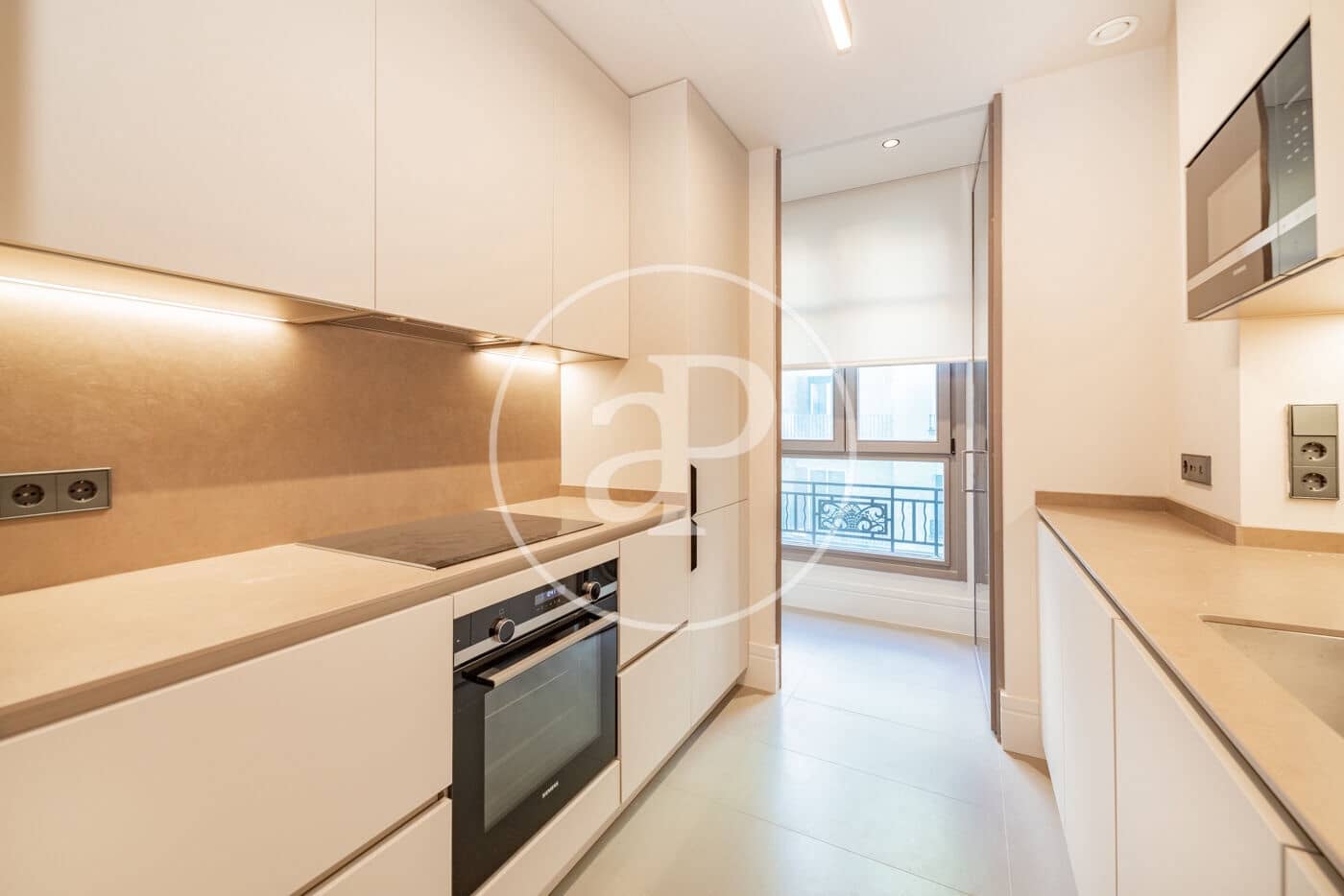 1 soveværelse Lejlighed til leje i Madrid by med swimmingpool - € 3.200 (Ref: 9004719)