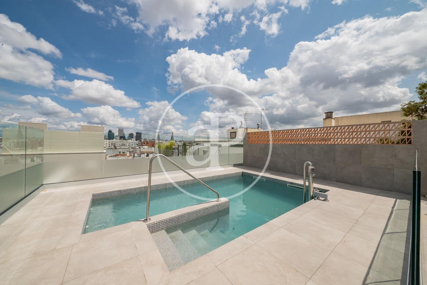 1 soveværelse Lejlighed til leje i Madrid by med swimmingpool - € 3.200 (Ref: 9004719)