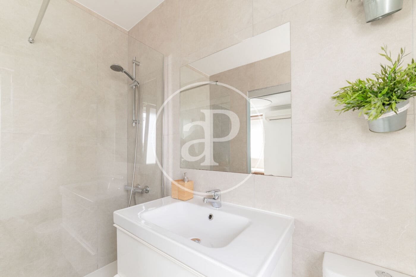 Appartement de 2 chambres à louer à Madrid ville - 2 500 € (Ref: 9007765)