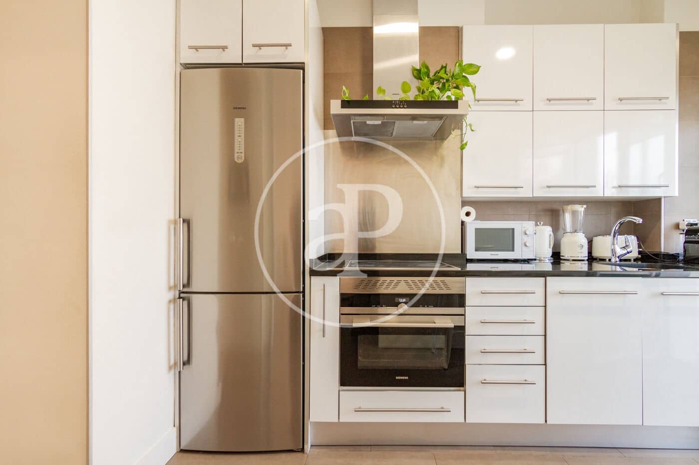 3 soveværelse Lejlighed til leje i Madrid by - € 3.200 (Ref: 9012602)