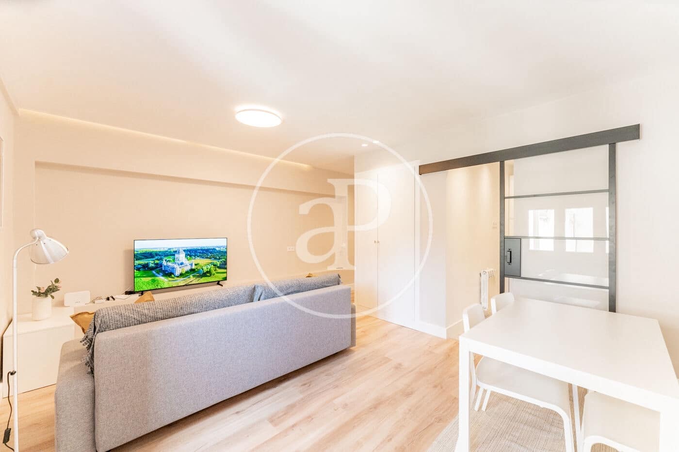 3 bedroom Apartment for rent in Madrid city - € 2,400 (Ref: 9018254)